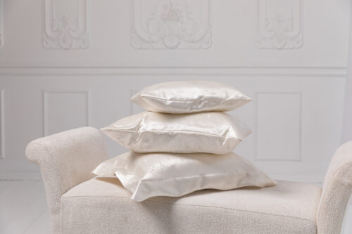 The Bubble Bee Silk Covered 3-chamber Polish Goose Down Pillows_1